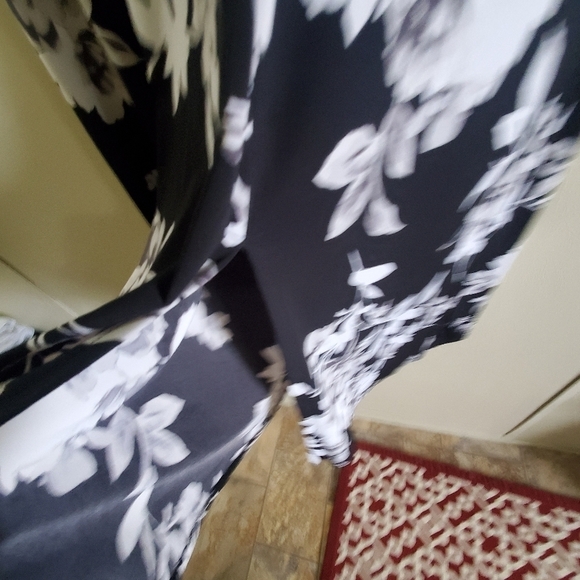 Lane Bryant sz 22/24. Boho black floral. Open back, side slit. Mock neck - Picture 4 of 14